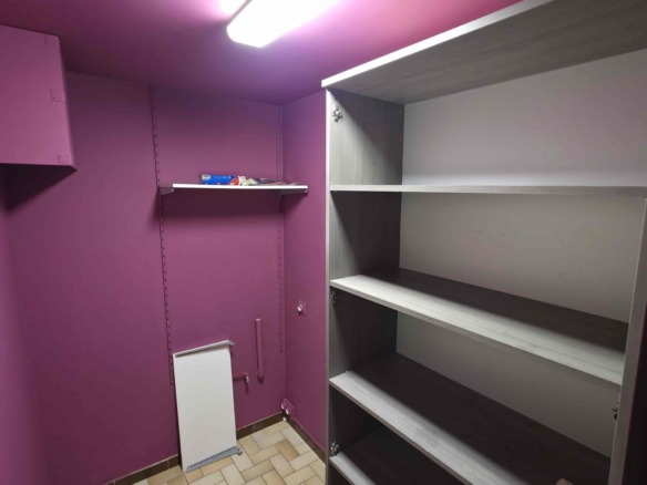 Verzorgd appartement met 2 slpks, groot terras (42 m²!) en garage!