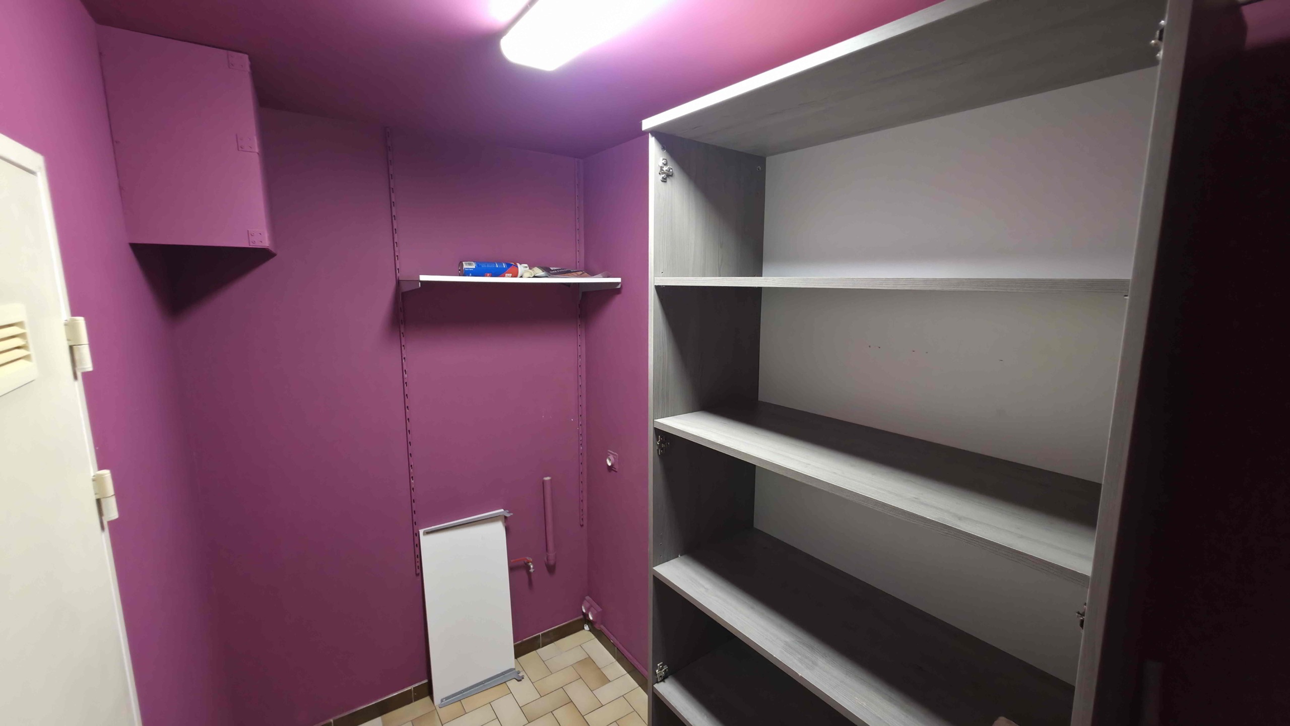 Verzorgd appartement met 2 slpks, groot terras (42 m²!) en garage!