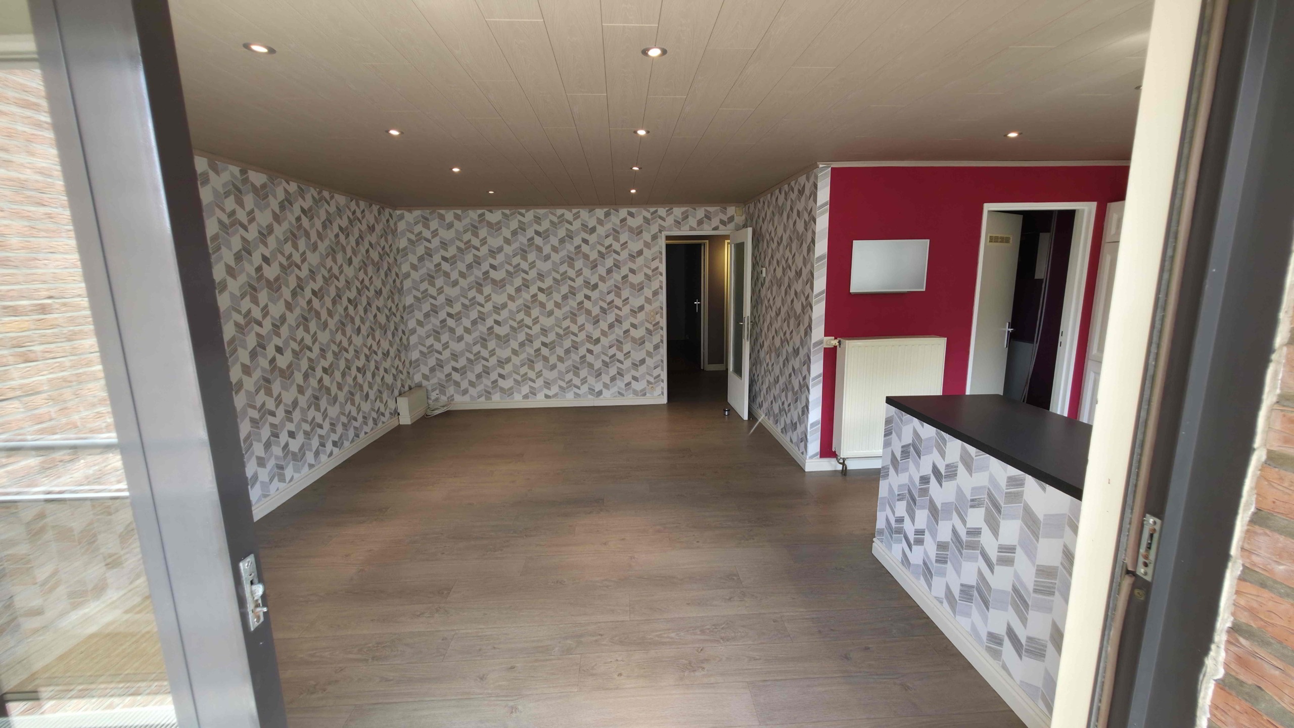Verzorgd appartement met 2 slpks, groot terras (42 m²!) en garage!