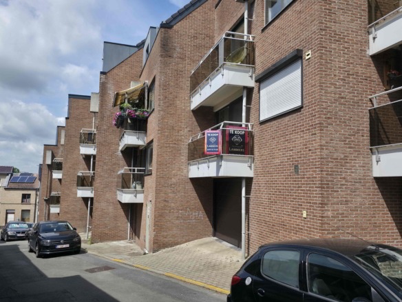 Verzorgd appartement met 2 slpks, groot terras (42 m²!) en garage!