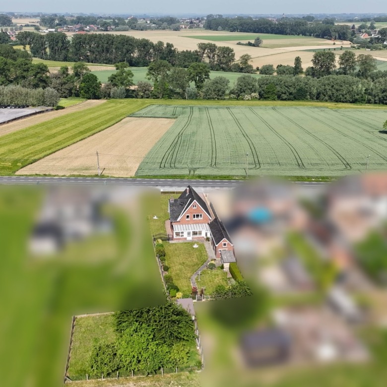 Kloeke open bebouwing met prachtige verzichten en tal van mogelijkheden op toplocatie