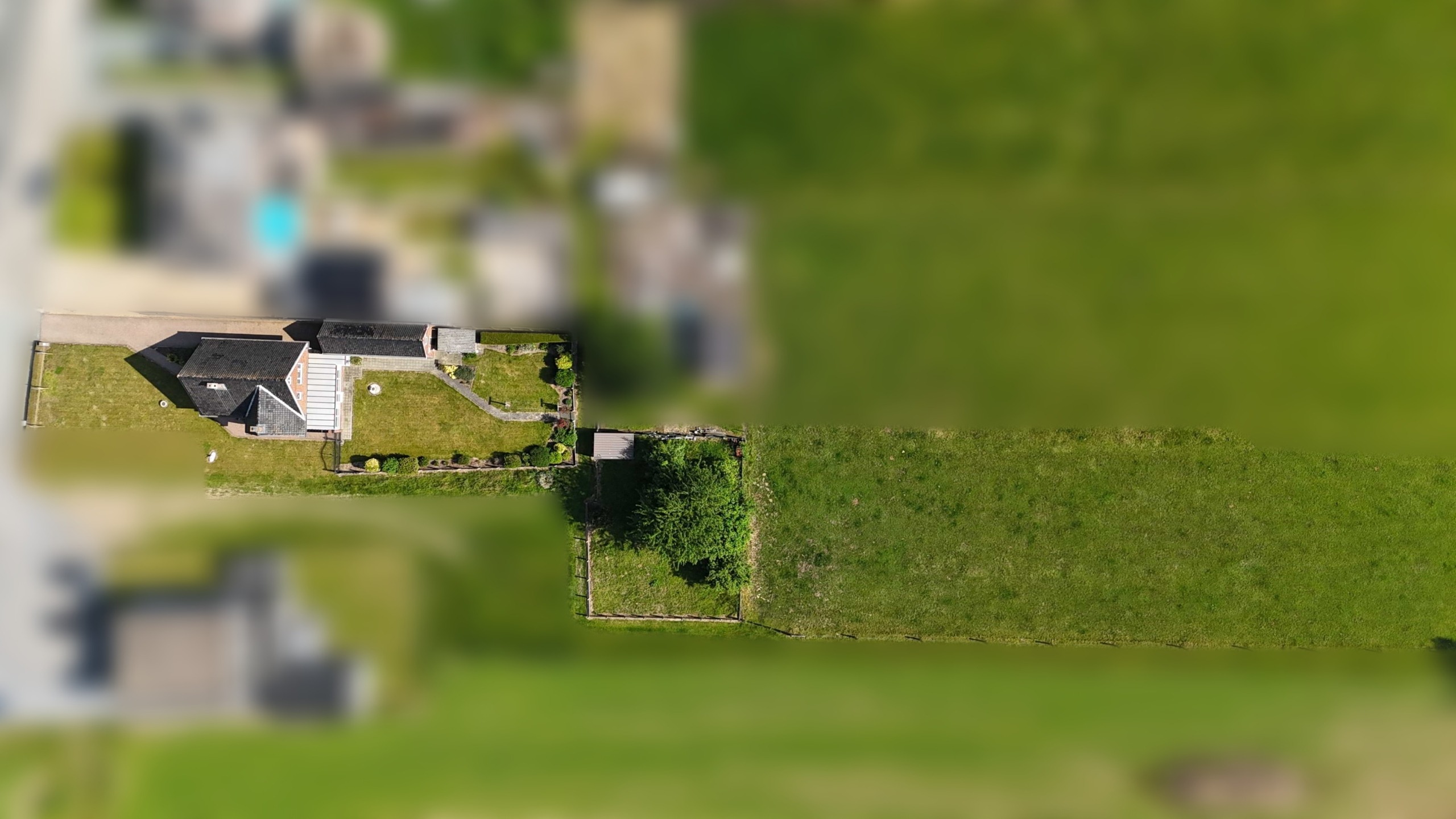 Kloeke open bebouwing met prachtige verzichten en tal van mogelijkheden op toplocatie