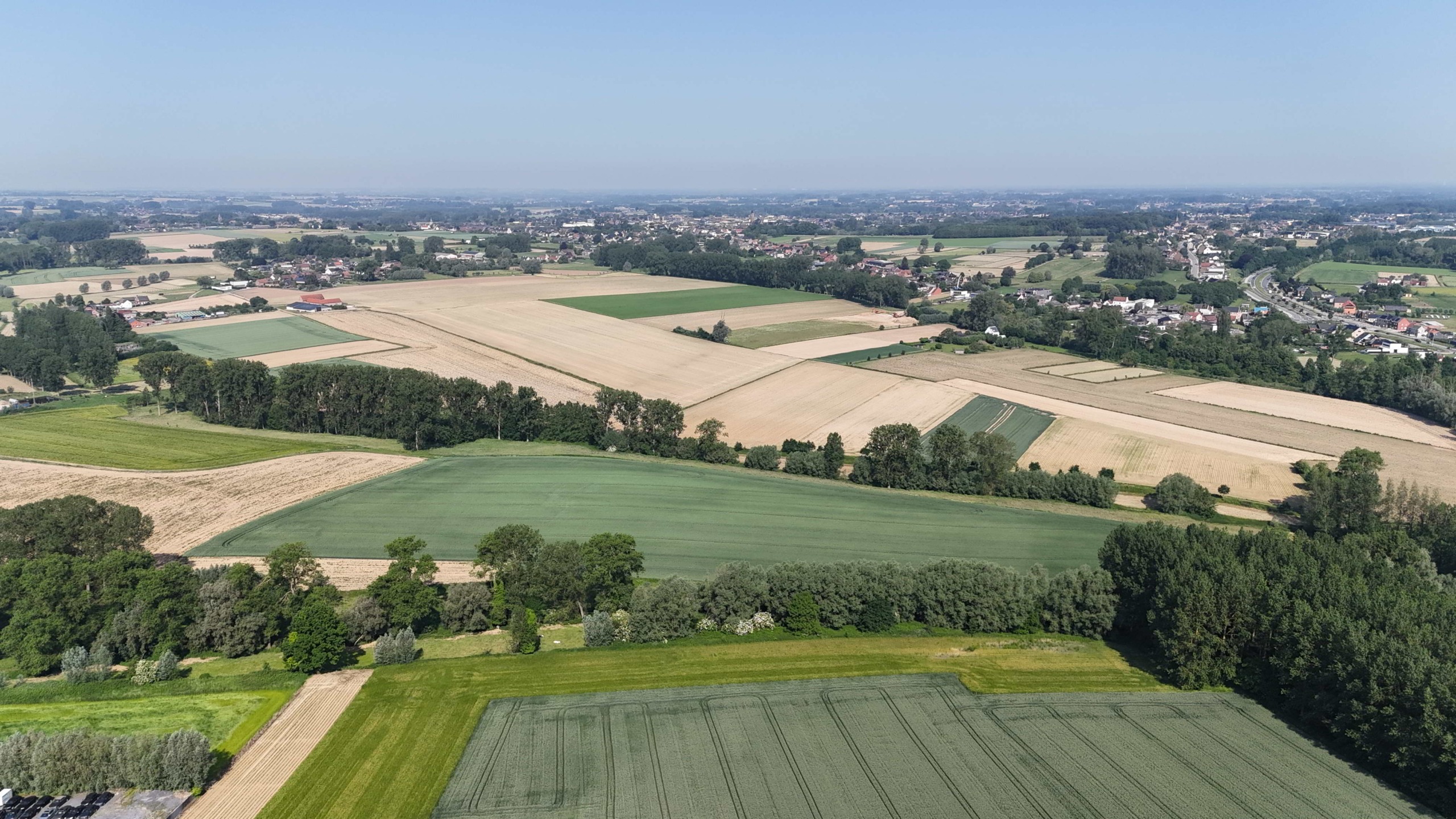 Kloeke open bebouwing met prachtige verzichten en tal van mogelijkheden op toplocatie