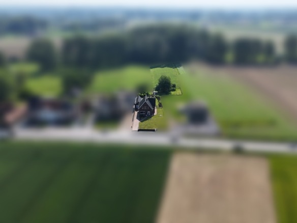Kloeke open bebouwing met prachtige verzichten en tal van mogelijkheden op toplocatie