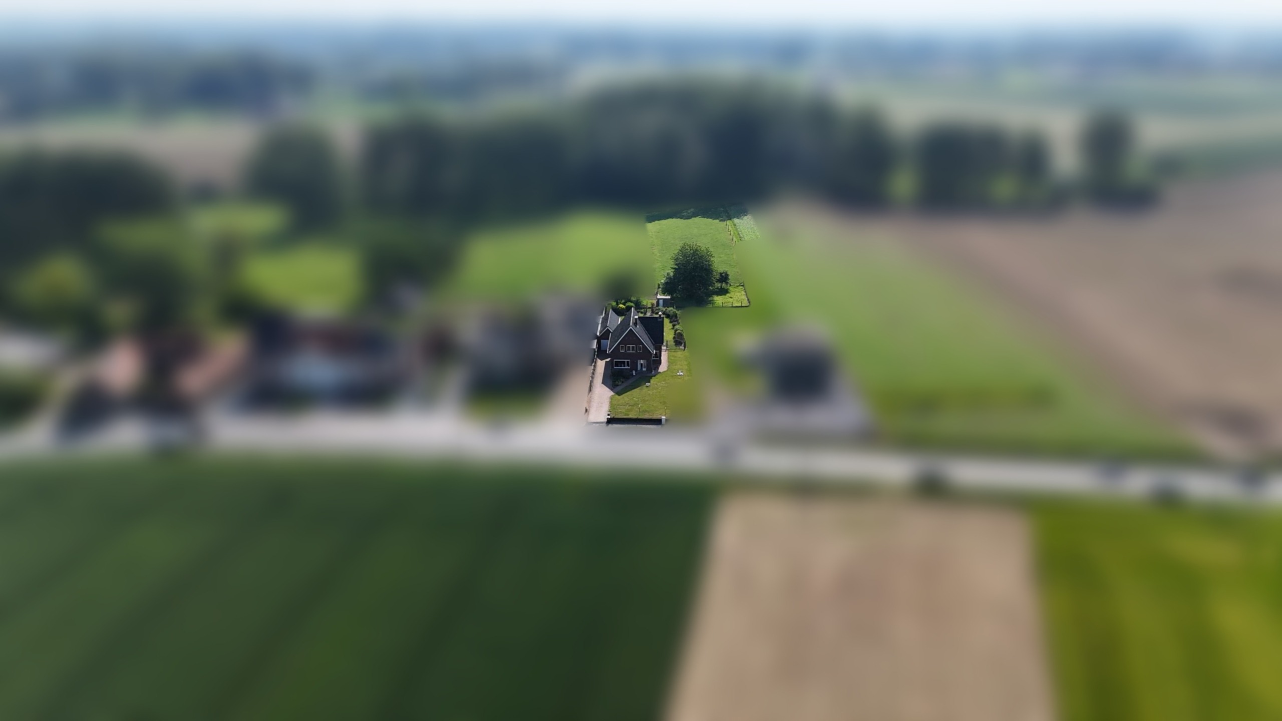 Kloeke open bebouwing met prachtige verzichten en tal van mogelijkheden op toplocatie