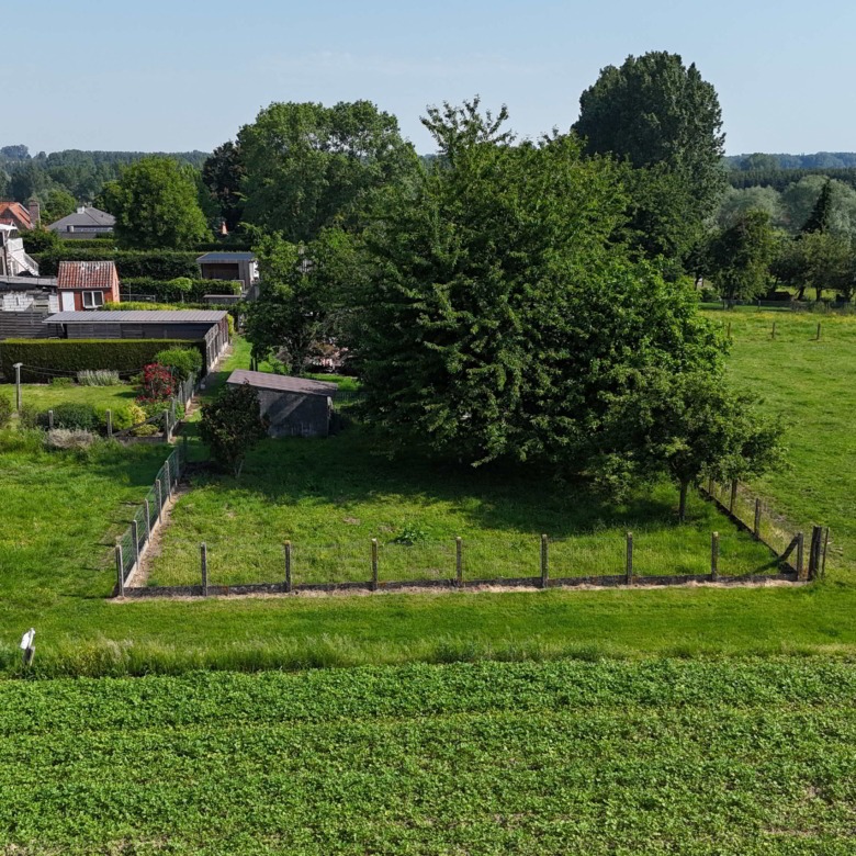 Kloeke open bebouwing met prachtige verzichten en tal van mogelijkheden op toplocatie