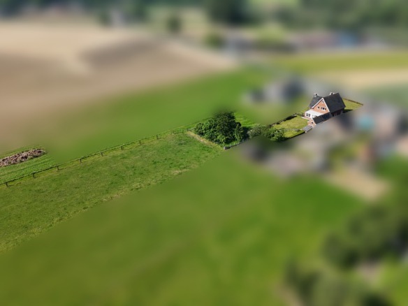 Kloeke open bebouwing met prachtige verzichten en tal van mogelijkheden op toplocatie