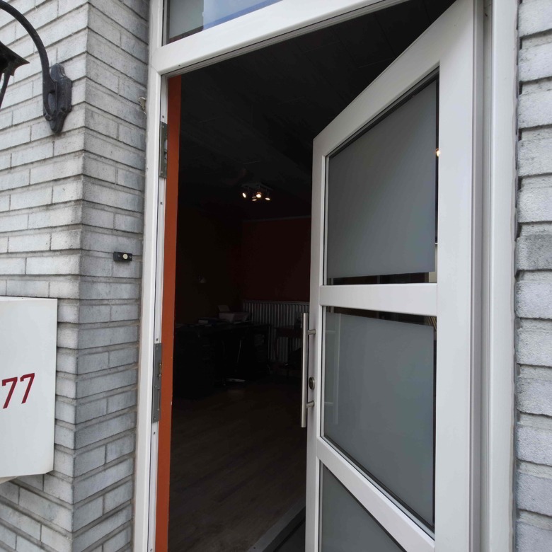 Gezellige instapklare woning met mooie zonnige tuin