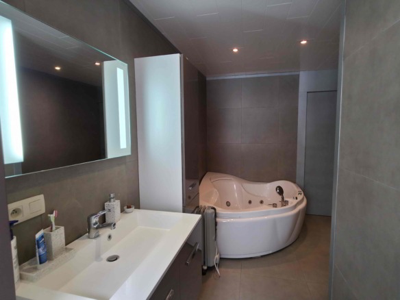 Gezellige instapklare woning met mooie zonnige tuin
