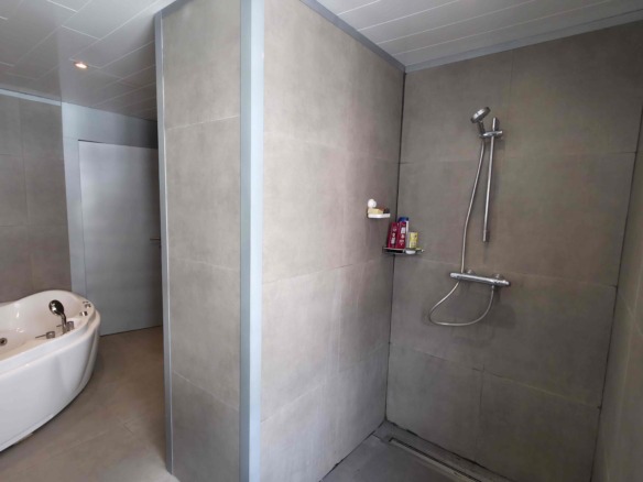 Gezellige instapklare woning met mooie zonnige tuin