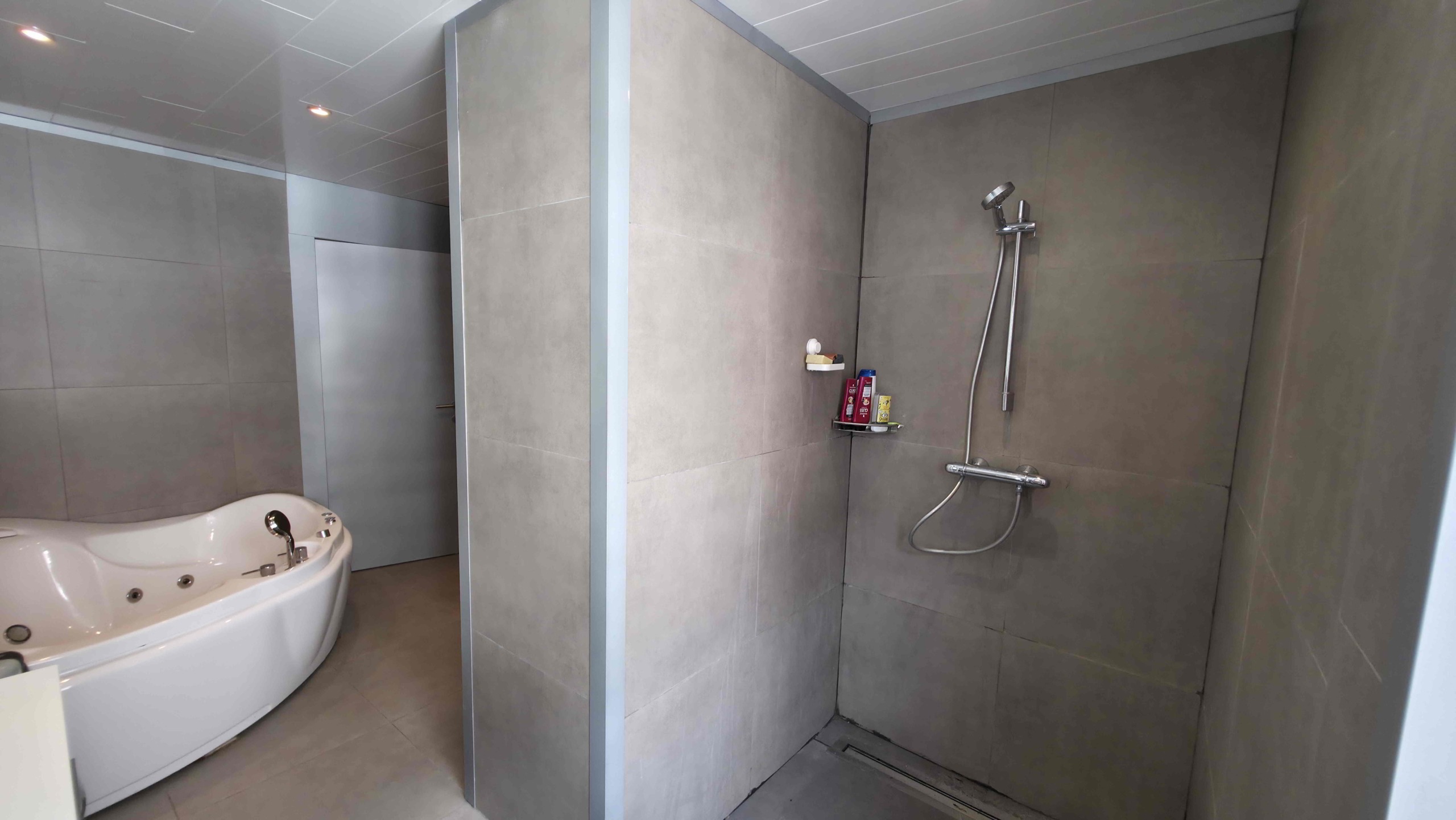 Gezellige instapklare woning met mooie zonnige tuin
