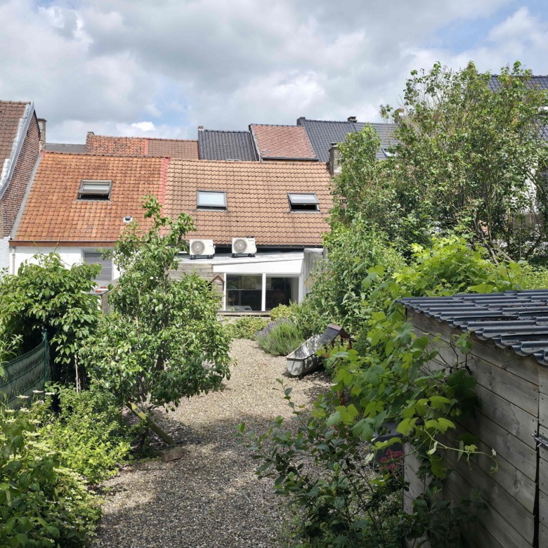 Gezellige instapklare woning met mooie zonnige tuin