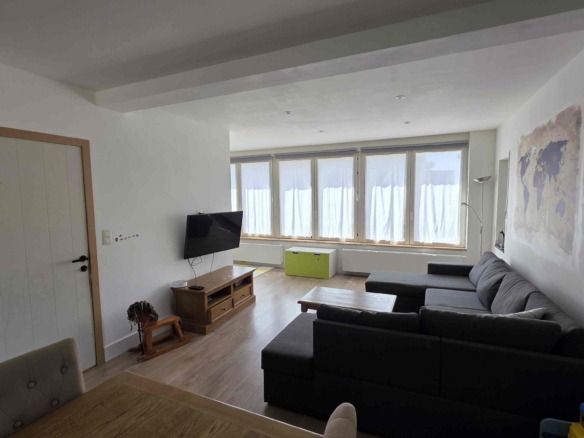 Grote gerenoveerde woning in een groene omgeving nabij het Boelarebos