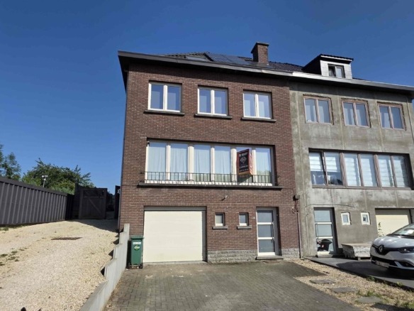 Grote gerenoveerde woning in een groene omgeving nabij het Boelarebos