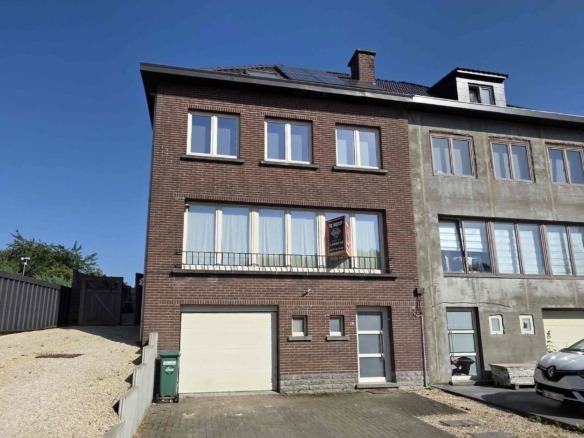 Grote gerenoveerde woning in een groene omgeving nabij het Boelarebos