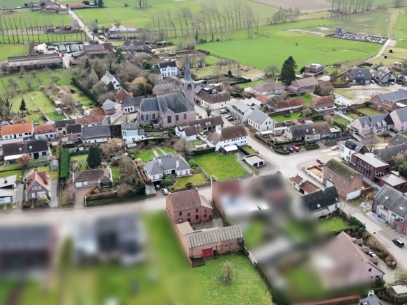 Karaktervolle woning met bijgebouwen en stallingen in hartje Zarlardinge