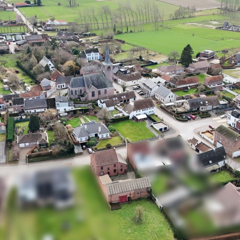 Karaktervolle woning met bijgebouwen en stallingen in hartje Zarlardinge