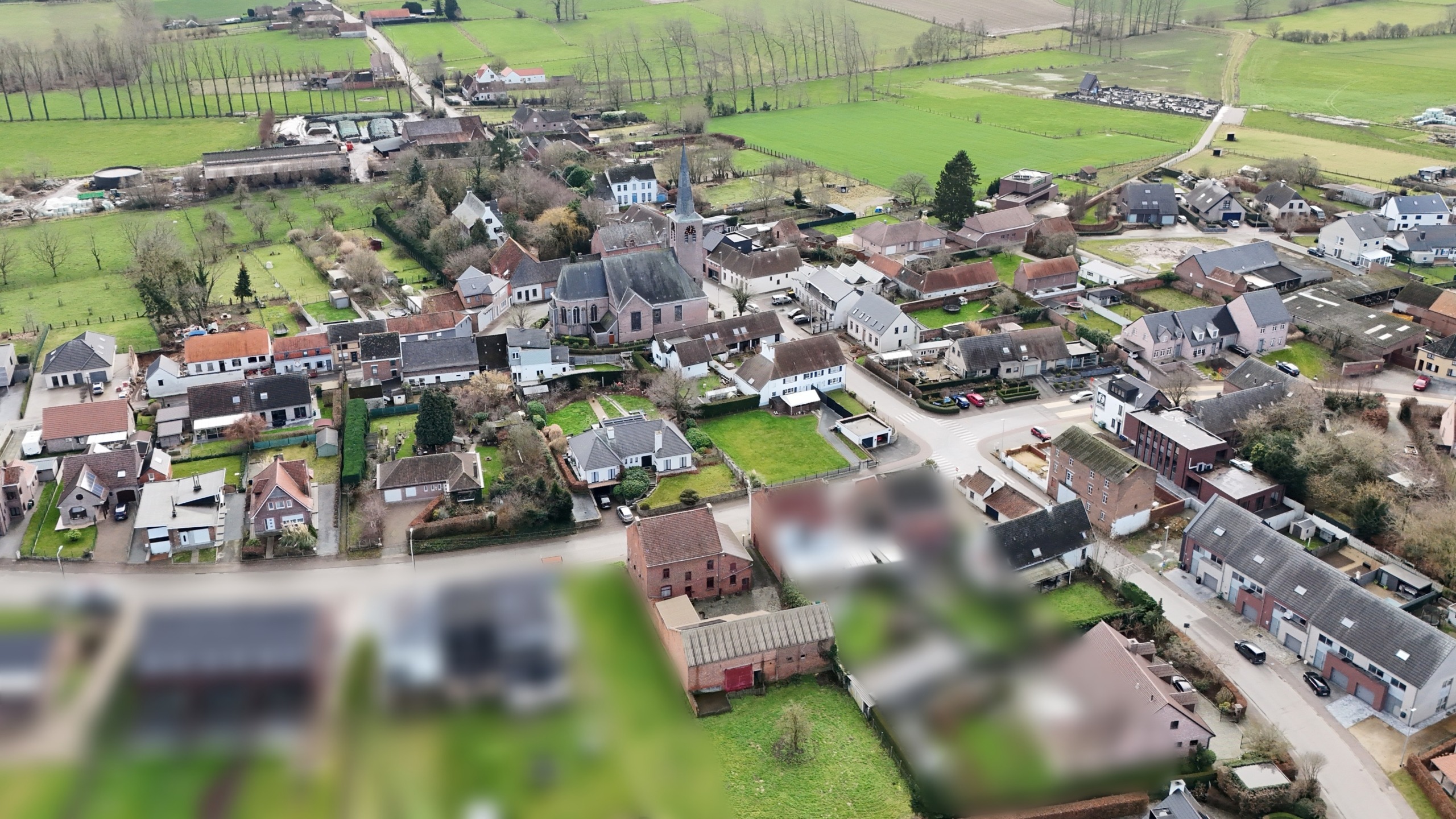 Karaktervolle woning met bijgebouwen en stallingen in hartje Zarlardinge