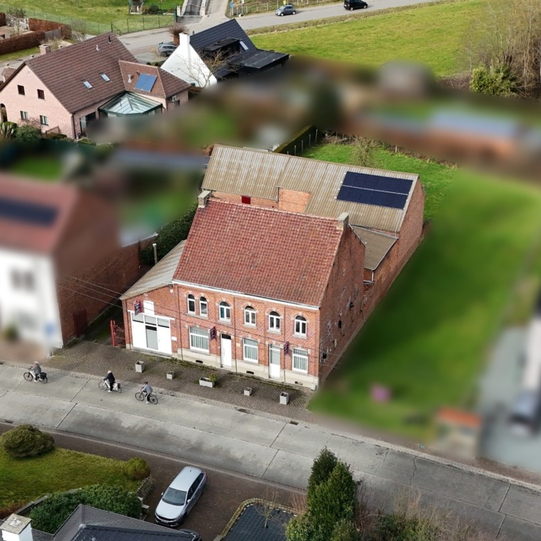 Karaktervolle woning met bijgebouwen en stallingen in hartje Zarlardinge