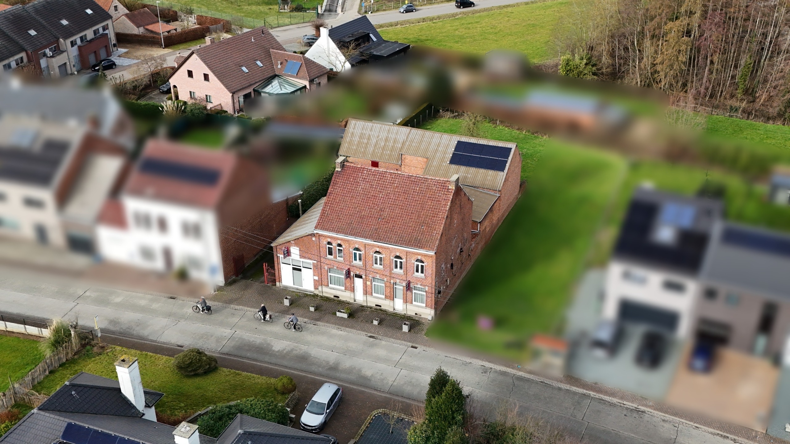 Karaktervolle woning met bijgebouwen en stallingen in hartje Zarlardinge