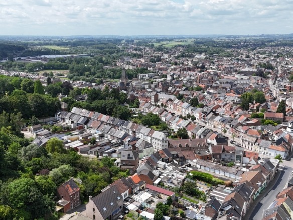 Gezellige instapklare woning met mooie zonnige tuin