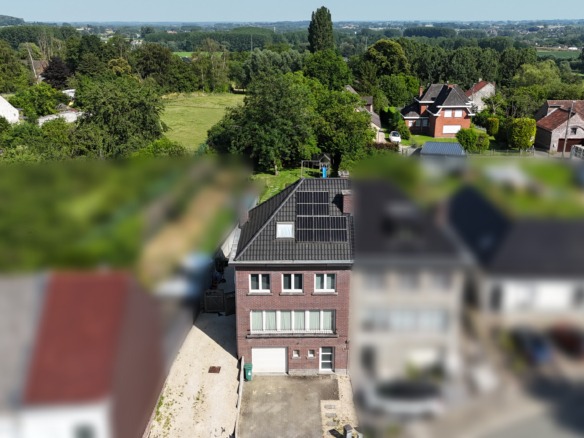 Grote gerenoveerde woning in een groene omgeving nabij het Boelarebos