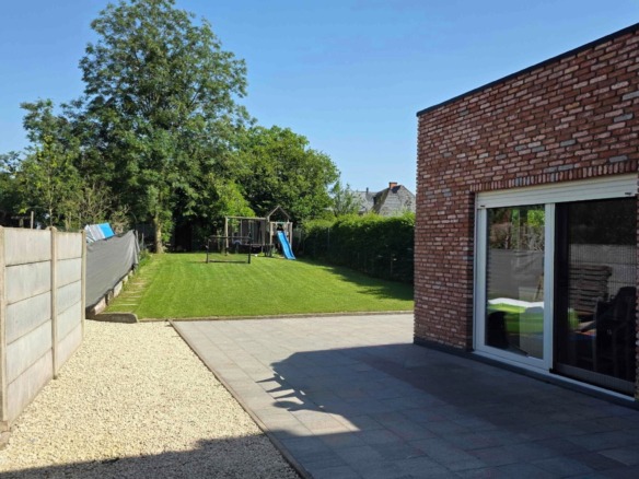 Grote gerenoveerde woning in een groene omgeving nabij het Boelarebos