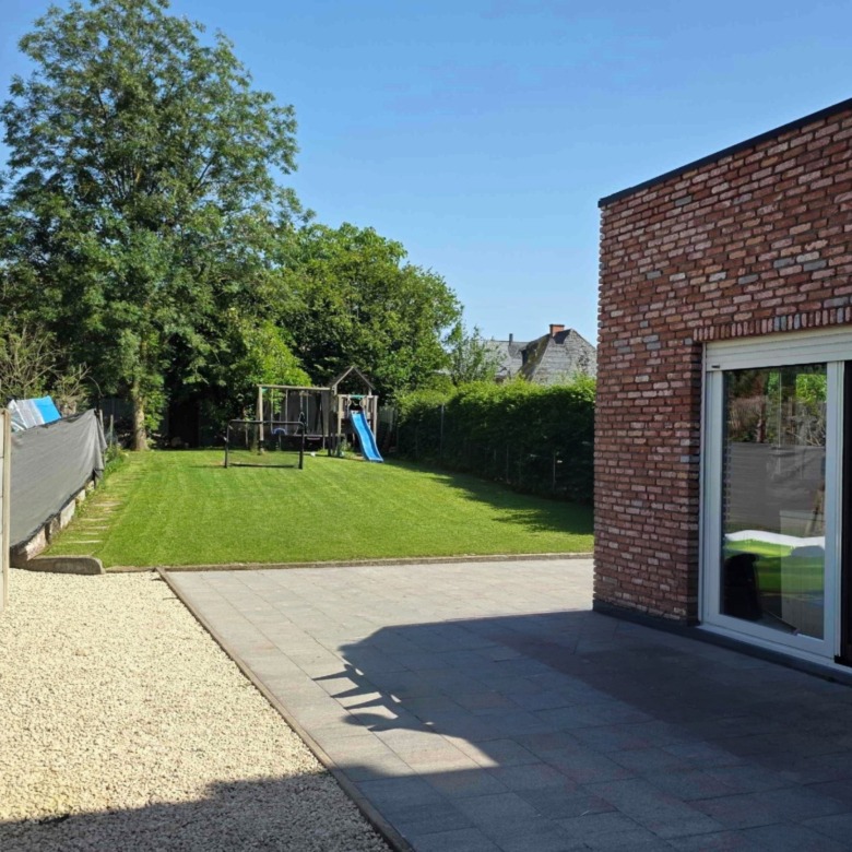 Grote gerenoveerde woning in een groene omgeving nabij het Boelarebos