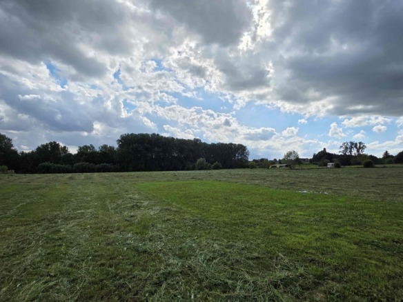 Rustig gelegen bouwgrond in landelijke omgeving