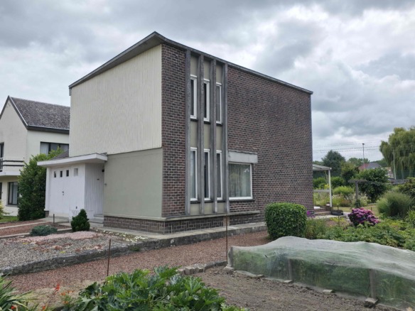 Unieke architecturale woning op een mooi perceel