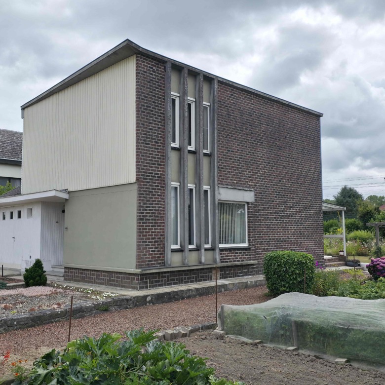 Unieke architecturale woning op een mooi perceel