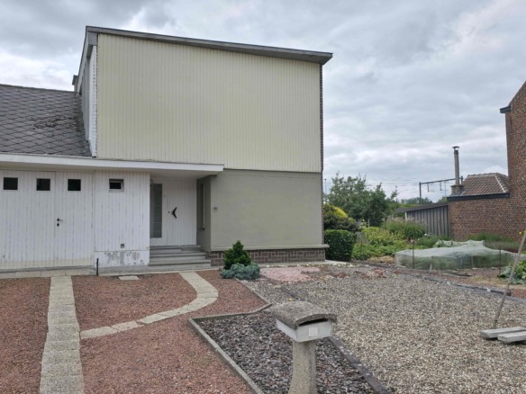 Unieke architecturale woning op een mooi perceel