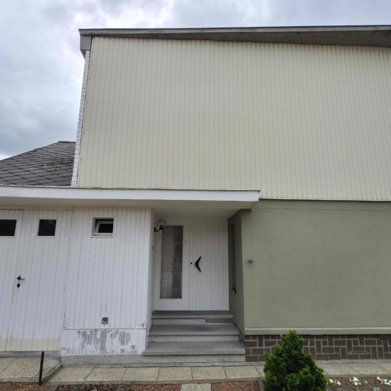 Unieke architecturale woning op een mooi perceel
