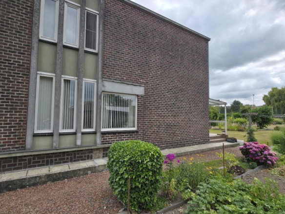 Unieke architecturale woning op een mooi perceel