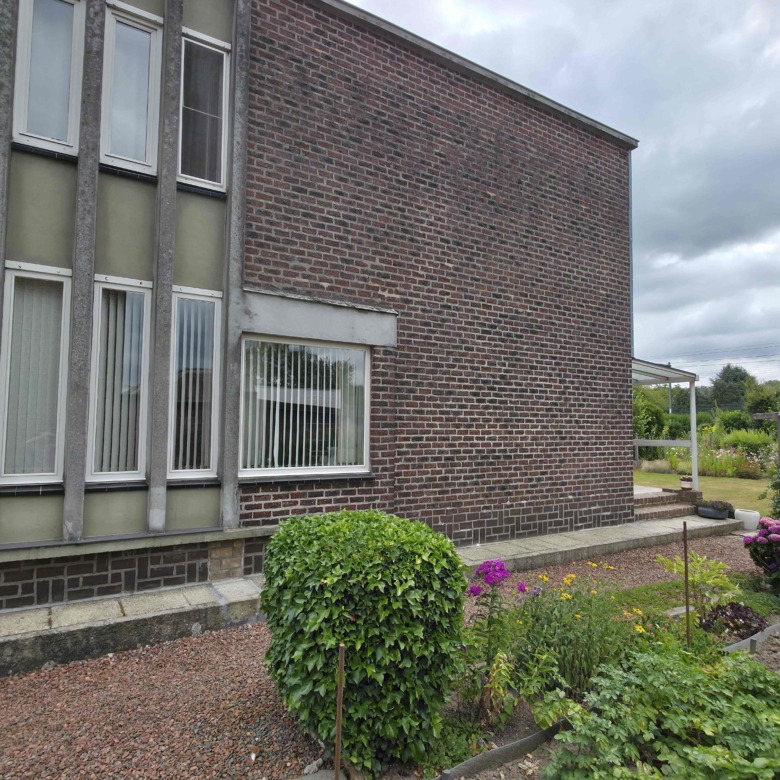 Unieke architecturale woning op een mooi perceel