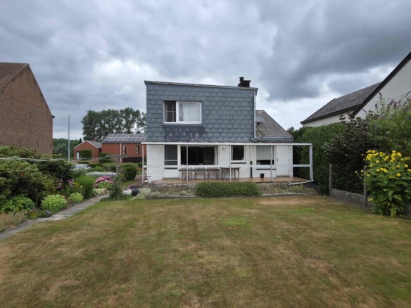 Unieke architecturale woning op een mooi perceel
