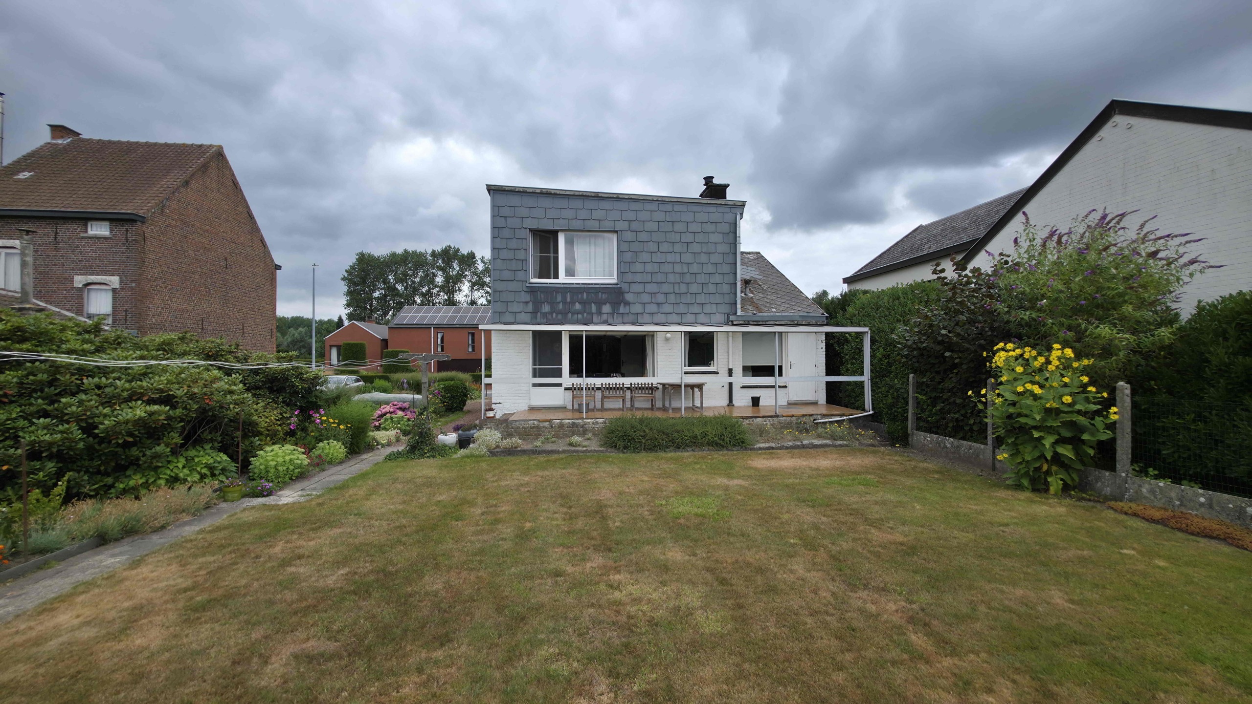 Unieke architecturale woning op een mooi perceel