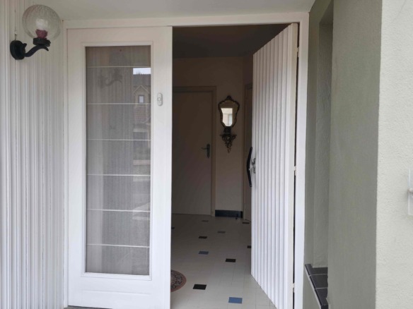 Unieke architecturale woning op een mooi perceel