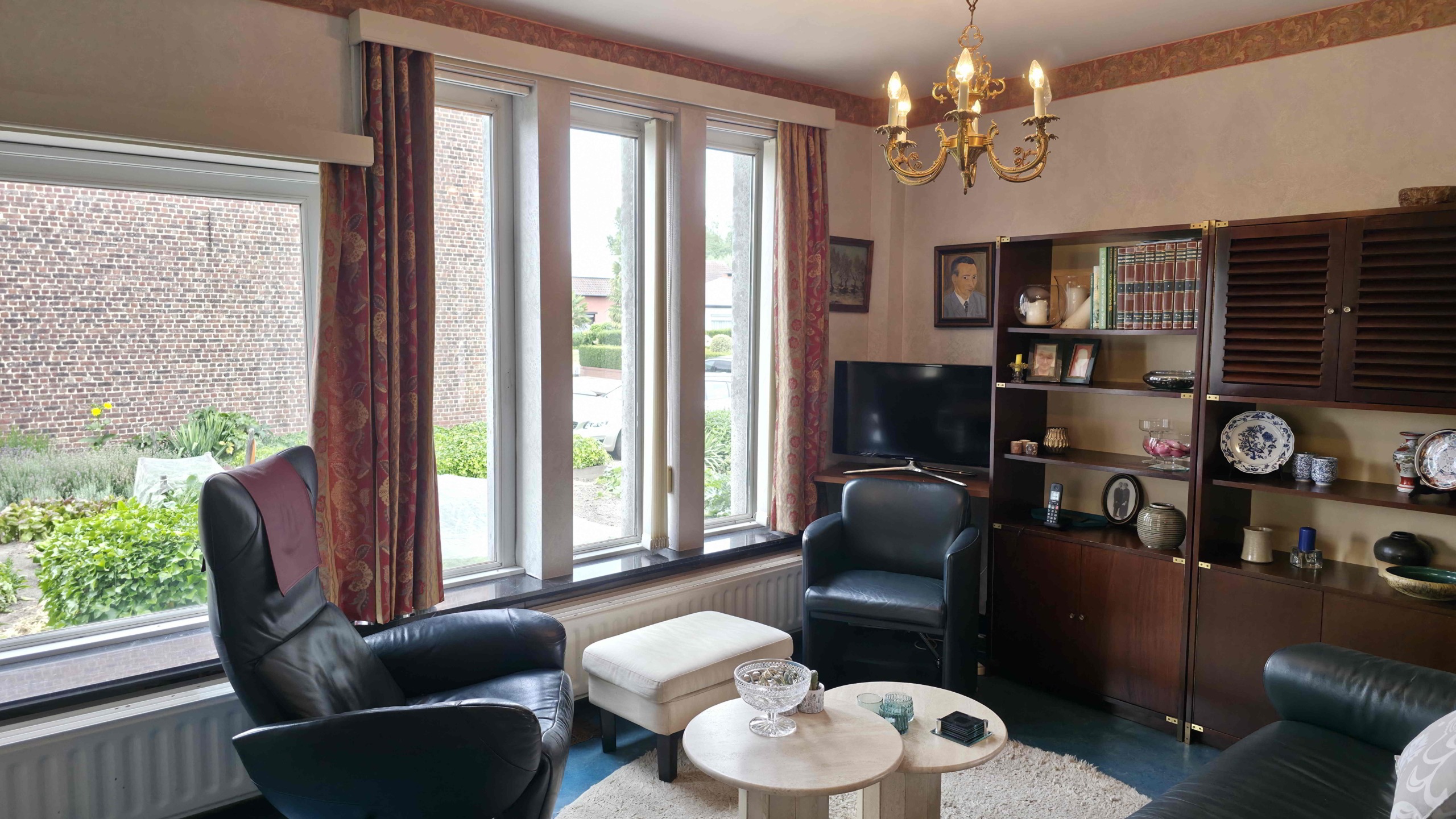 Unieke architecturale woning op een mooi perceel