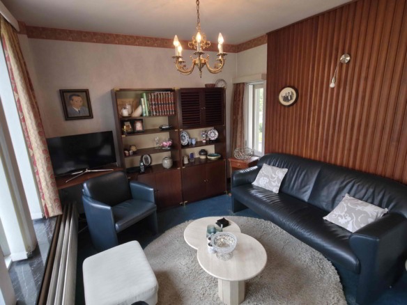Unieke architecturale woning op een mooi perceel