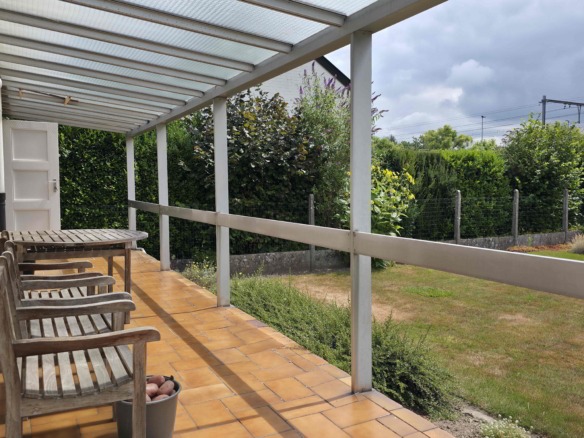 Unieke architecturale woning op een mooi perceel