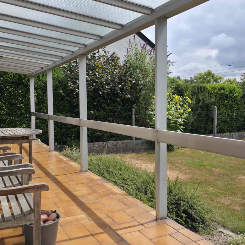 Unieke architecturale woning op een mooi perceel