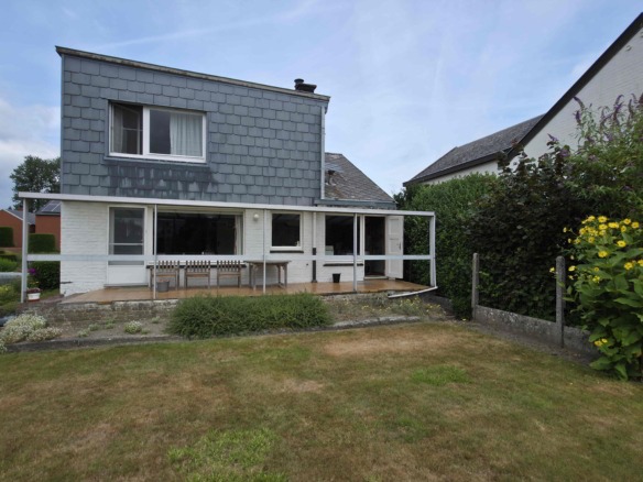 Unieke architecturale woning op een mooi perceel