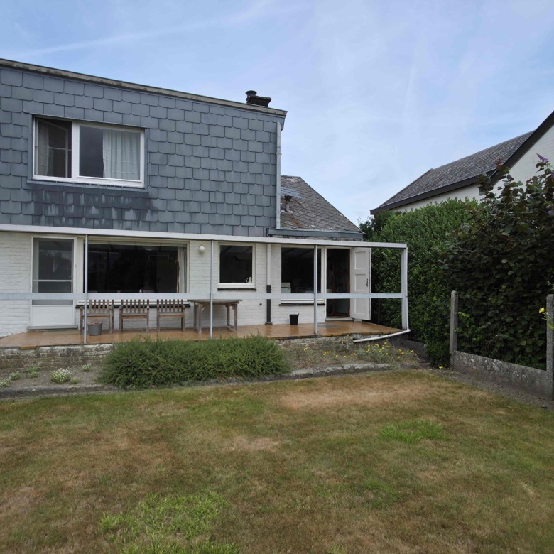 Unieke architecturale woning op een mooi perceel