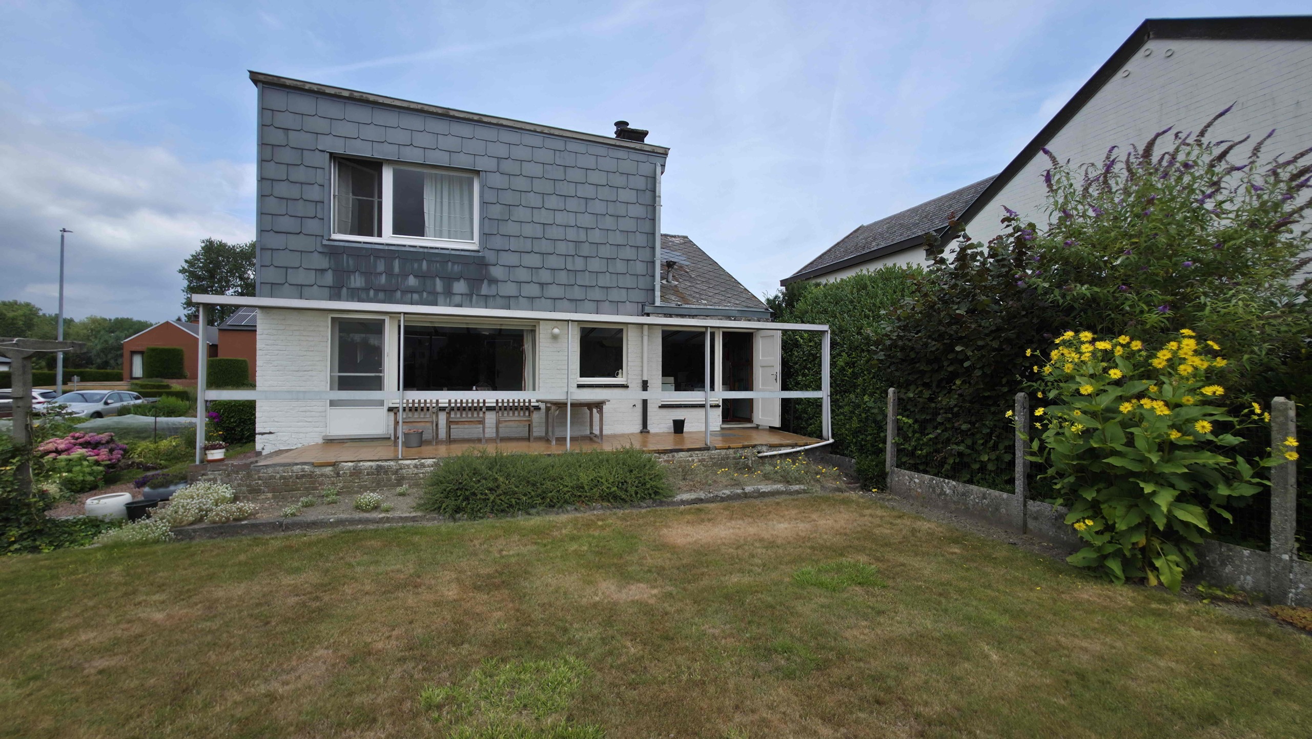 Unieke architecturale woning op een mooi perceel