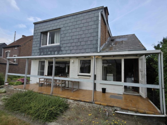 Unieke architecturale woning op een mooi perceel