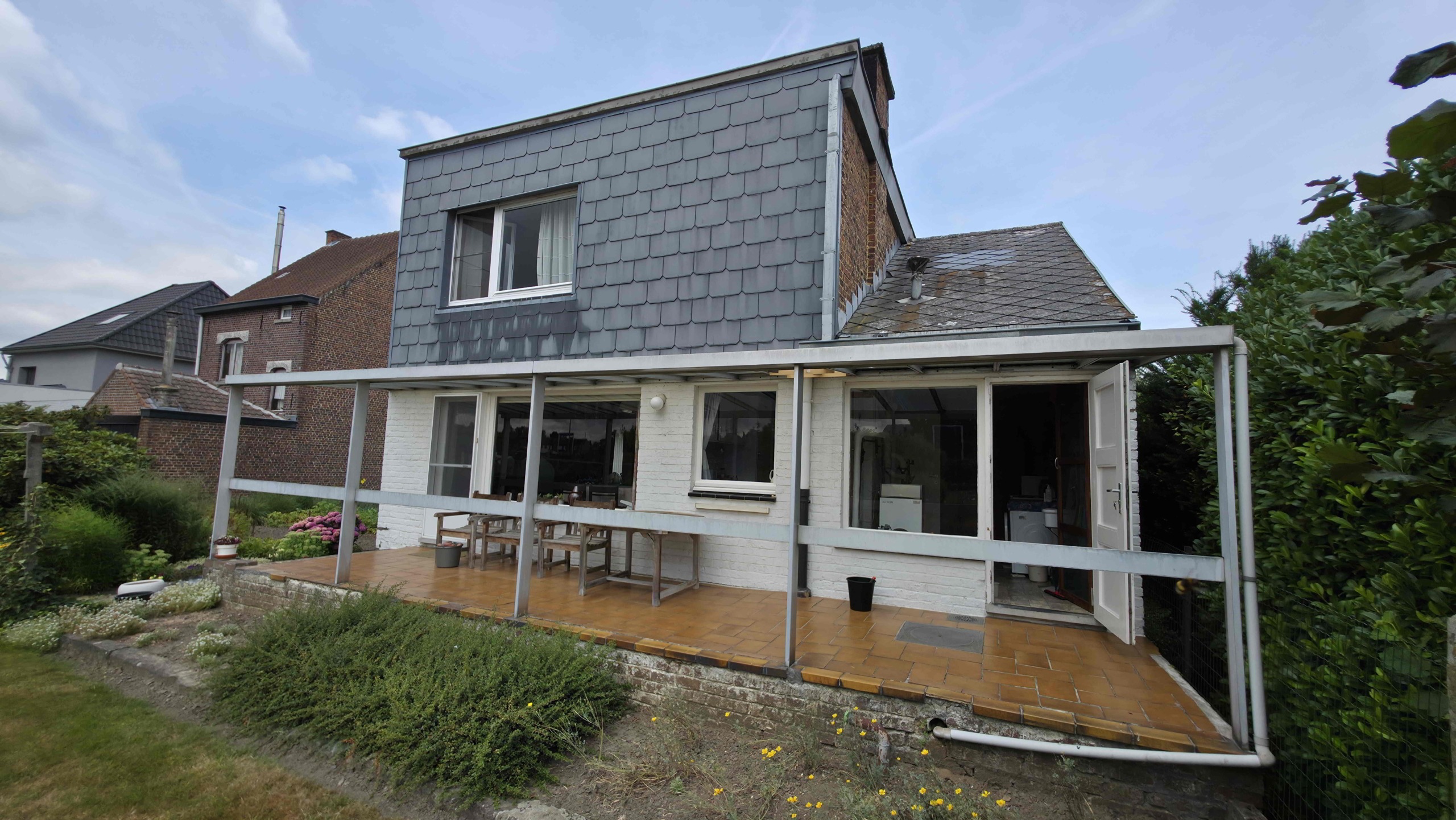 Unieke architecturale woning op een mooi perceel