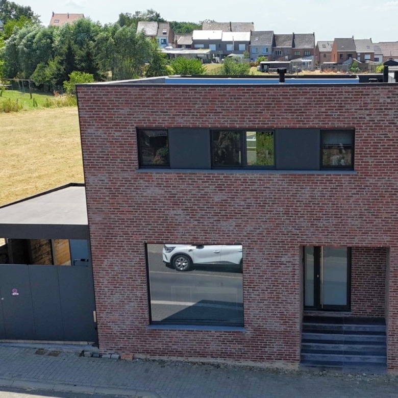 Moderne, top uitgeruste woning met privatieve tuin