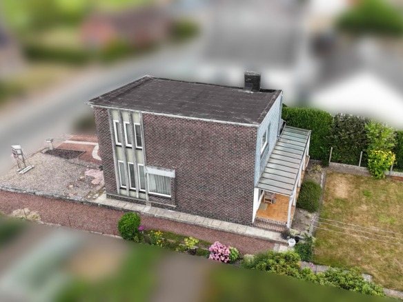 Unieke architecturale woning op een mooi perceel