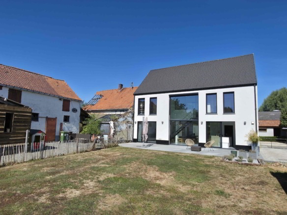 Enorm lichtrijke en energiezuinige woning met uitzonderlijk potentieel!
